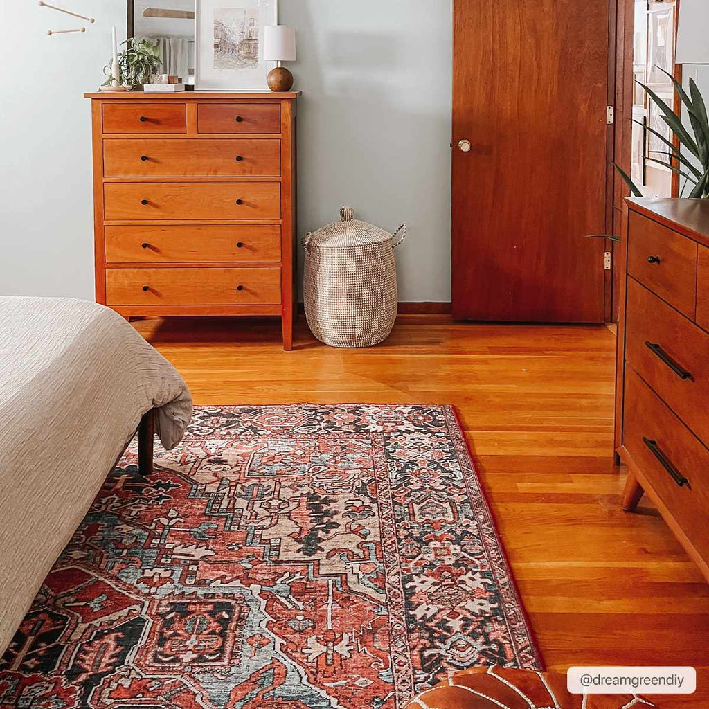 Neyland Traditional Area Rug