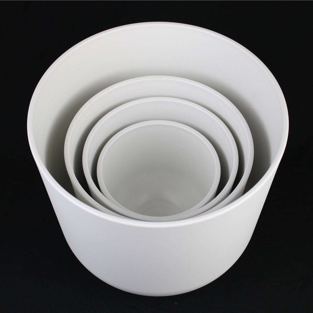 4-Piece White Plastic Round Planter Pot Set – Minimalist Modern Design