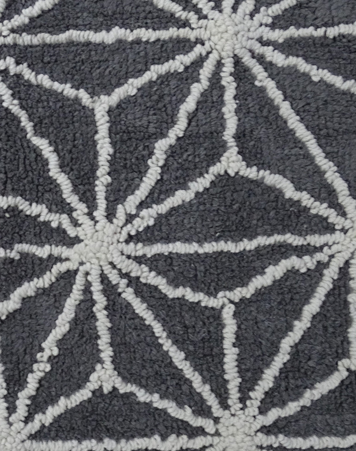 Vibhsa Bath Rug Geometric Pattern in Grey & Ivory