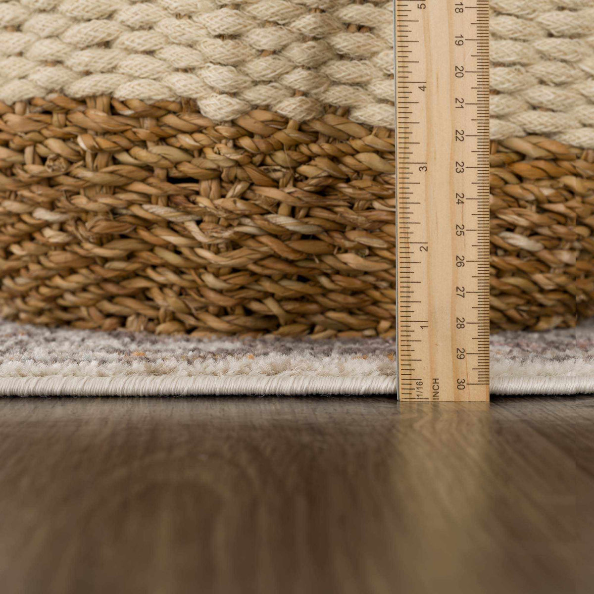 Herstmonceux Traditional Area Rug