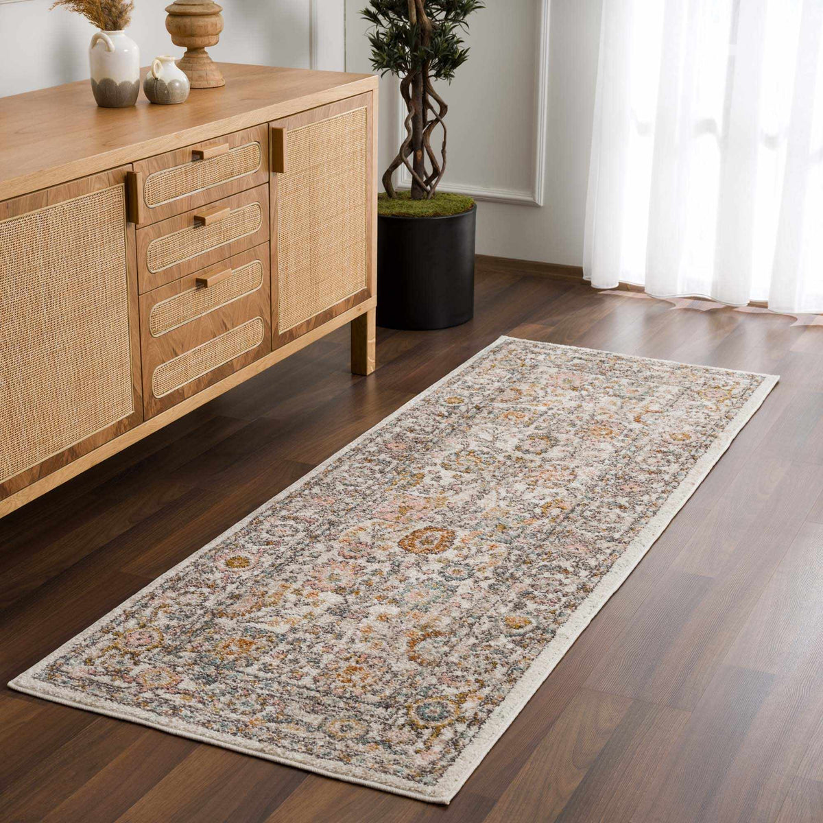 Herstmonceux Traditional Area Rug