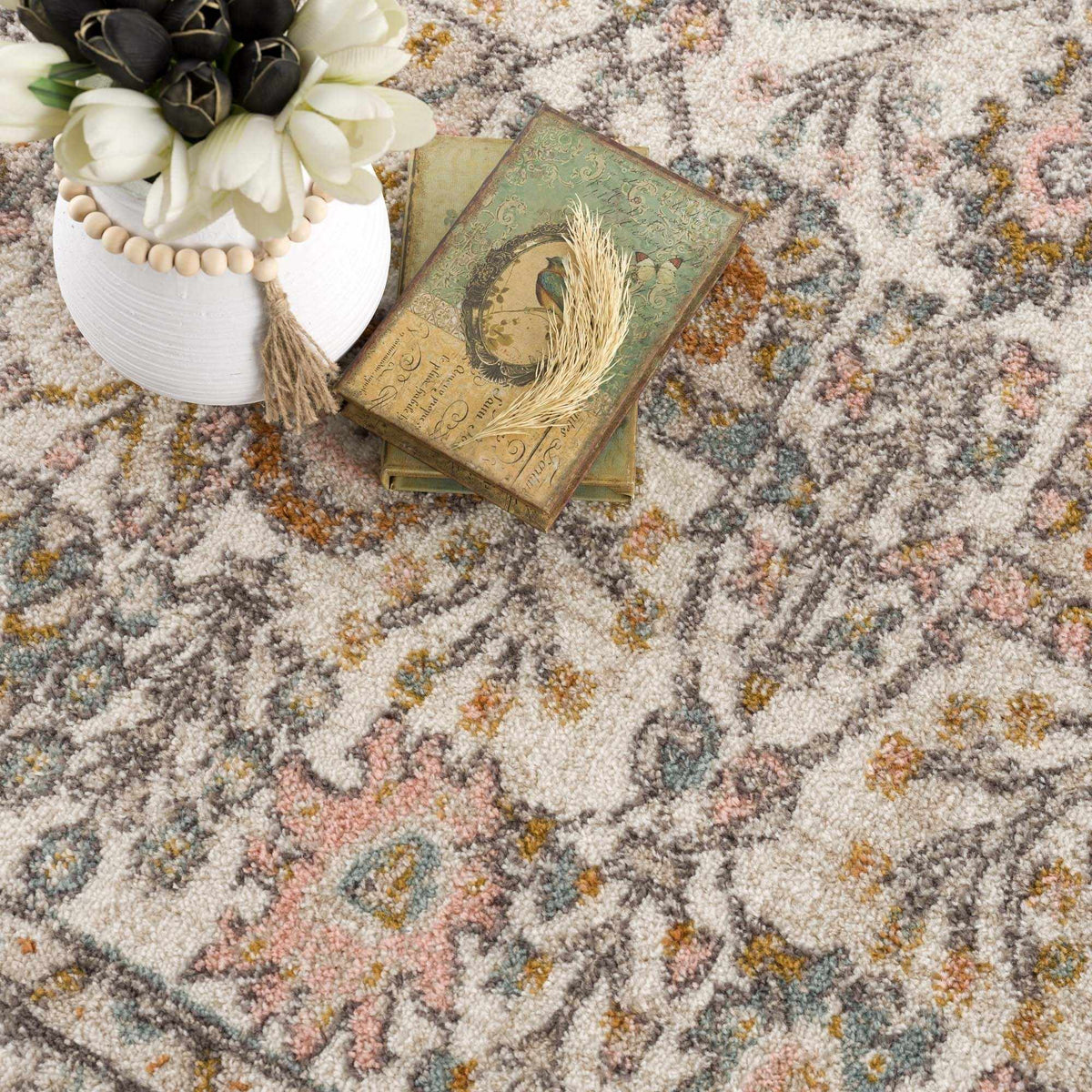 Herstmonceux Traditional Area Rug