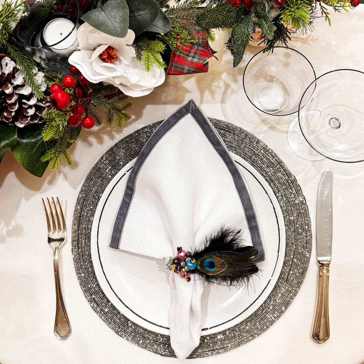 New York Linen Napkins with Silver Velvet Borders, Set of 4