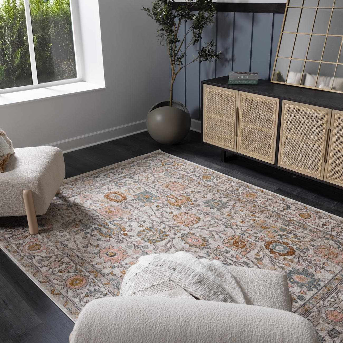 Herstmonceux Traditional Area Rug