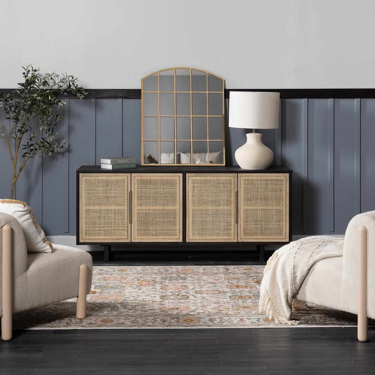 Herstmonceux Traditional Area Rug
