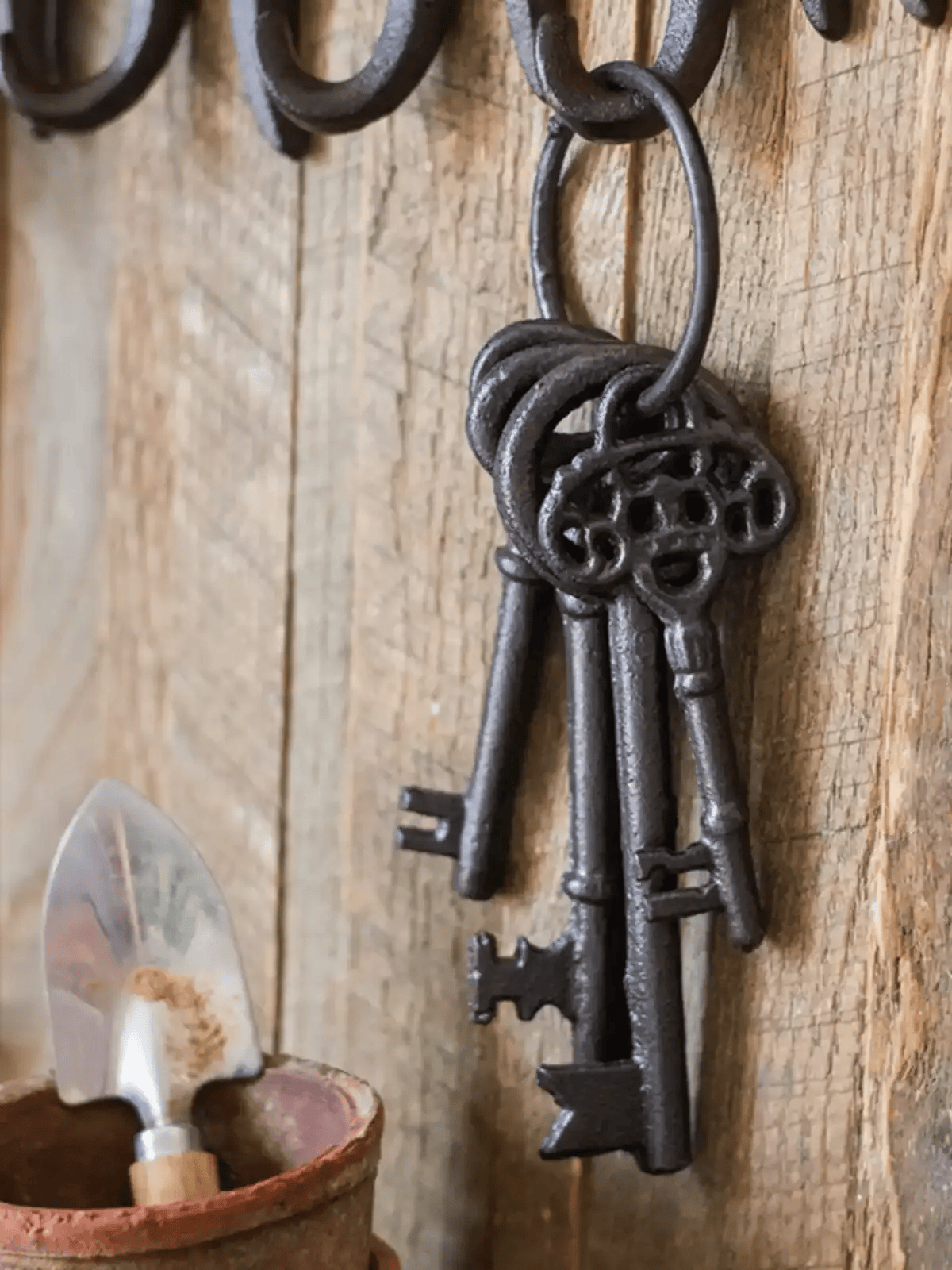 Farmhouse Vintage Cast Iron Key Wall Accent