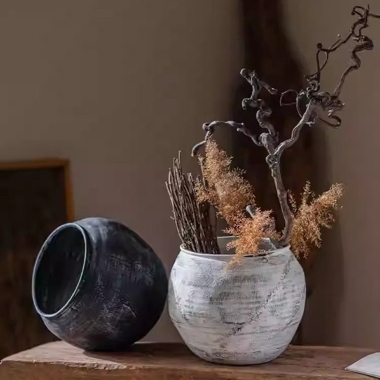 Sierra Round Magnesium Clay Planter