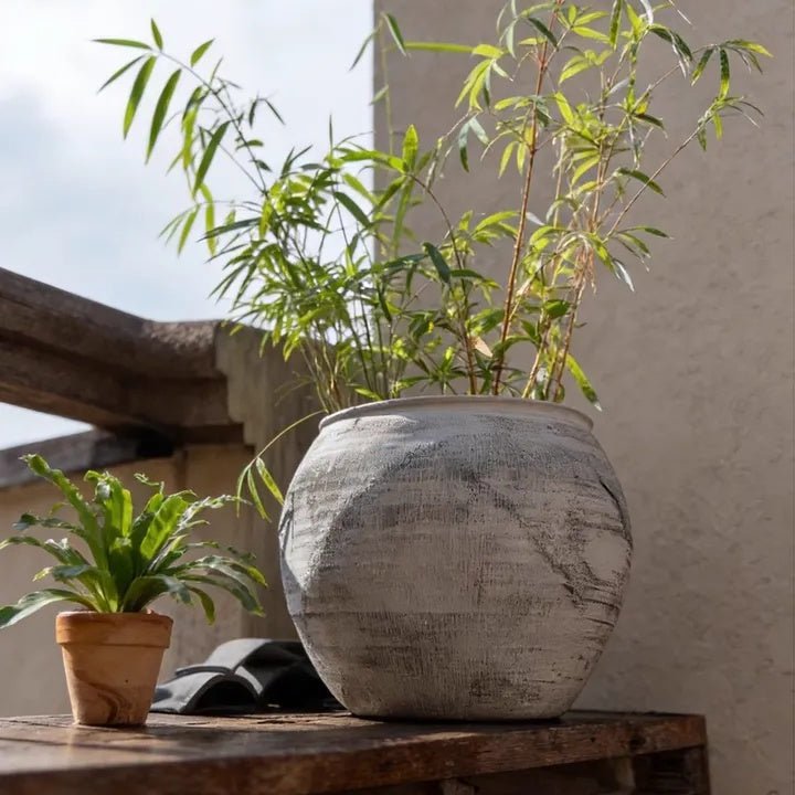 Sierra Round Magnesium Clay Planter
