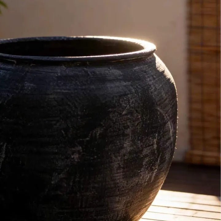 Sierra Round Magnesium Clay Planter