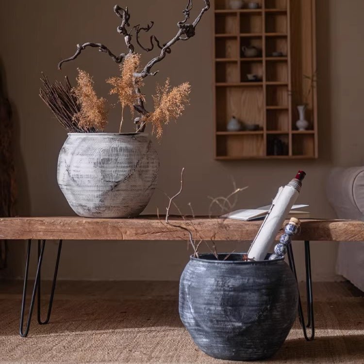 Sierra Round Magnesium Clay Planter