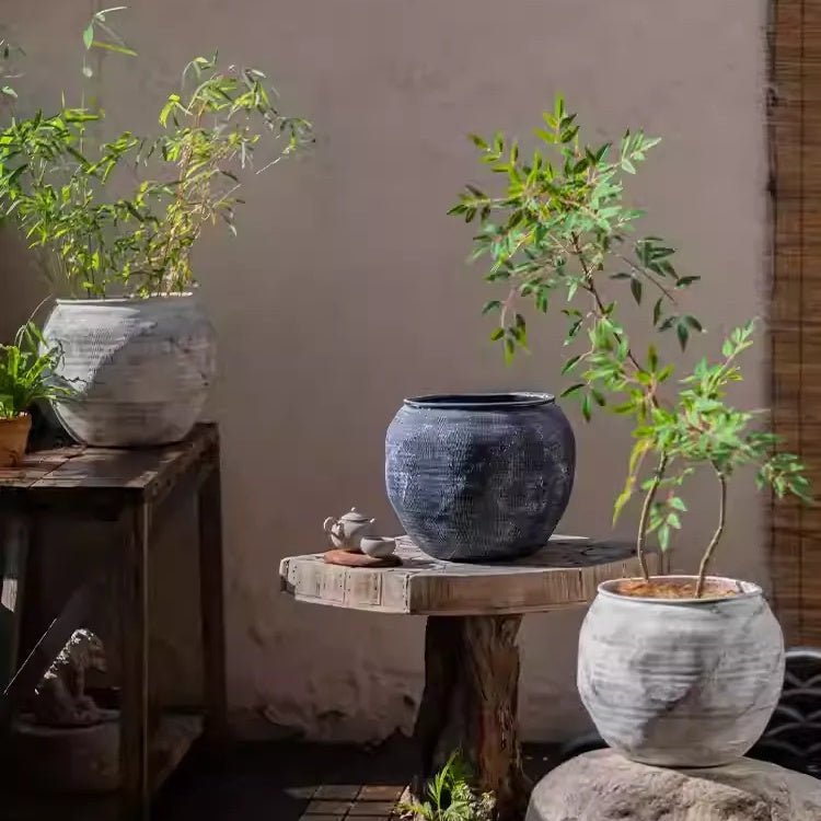 Sierra Round Magnesium Clay Planter
