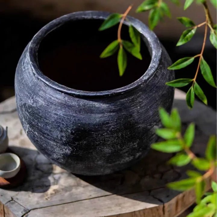 Sierra Round Magnesium Clay Planter