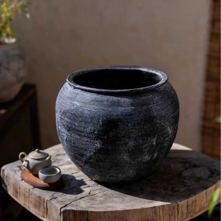 Sierra Round Magnesium Clay Planter