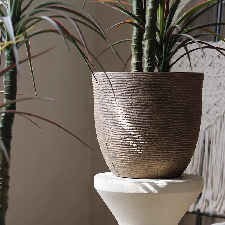Vintage-Style Magnesia Outdoor Planter